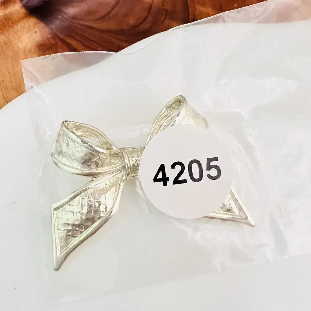 Vintage Brooch Textured Satin Bow Ribbon Large Soft Gold Tone Matte 4205